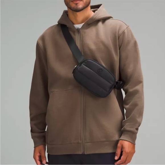 lululemon athletica WunderPuff 1L Black Belt Bag - Picture 2 of 8